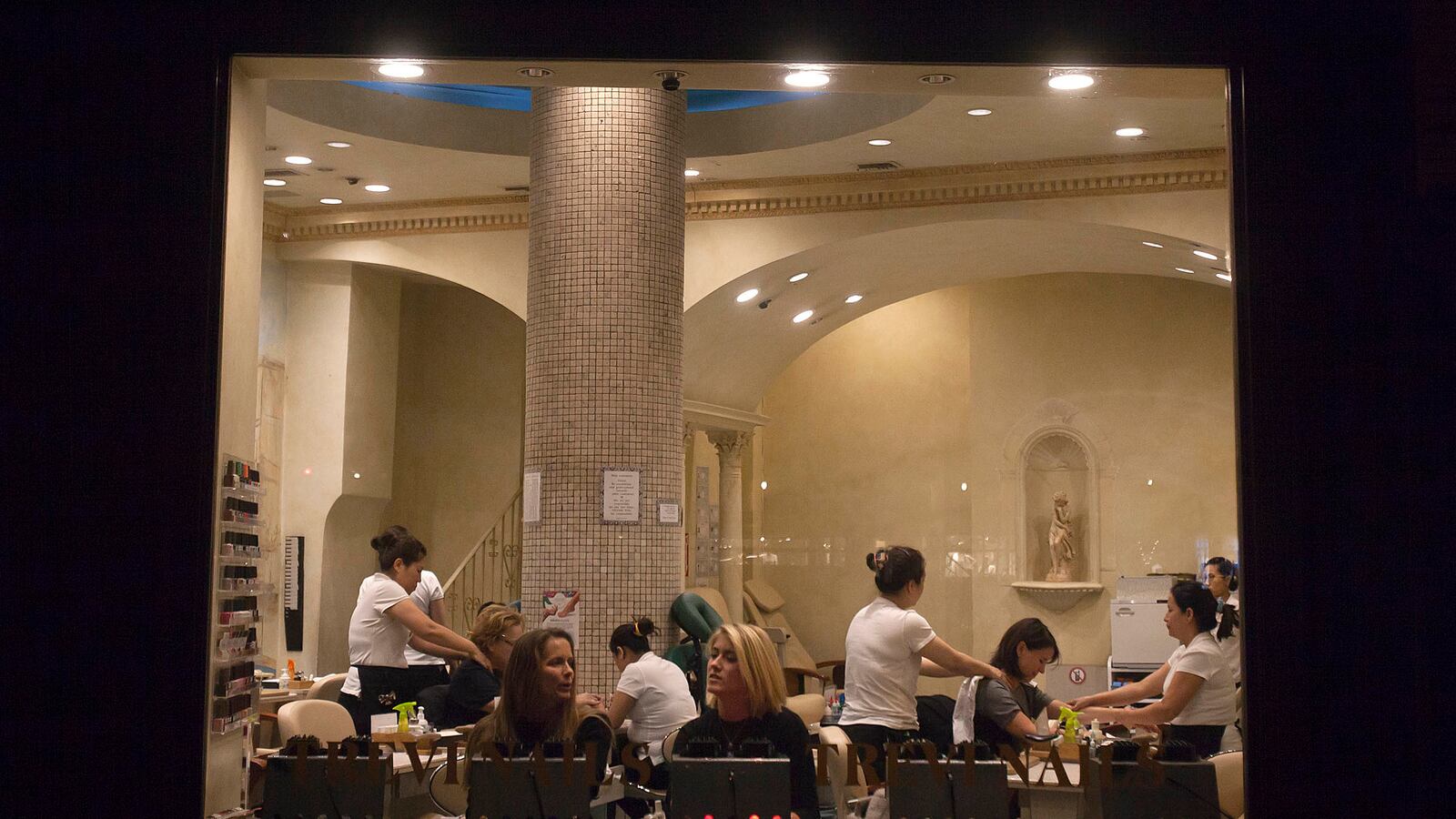 cheats/2015/05/07/new-york-manicurists-treated-like-slaves/150507-nail-salon-cheat_dwxjud