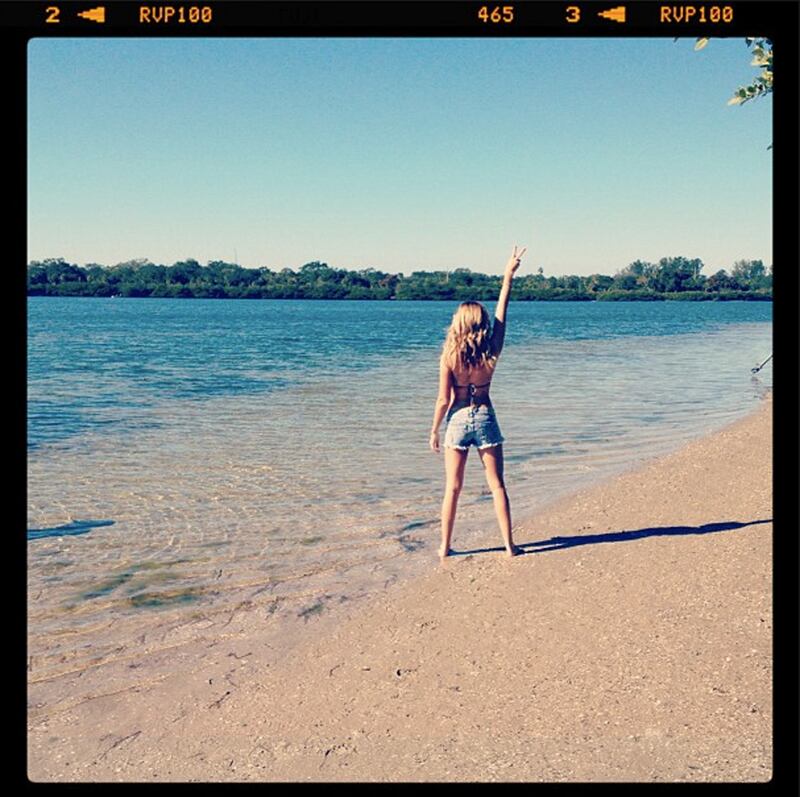 galleries/2012/11/24/11-stars-turkey-photos/celeb-tday-tisdale_xwfdhr