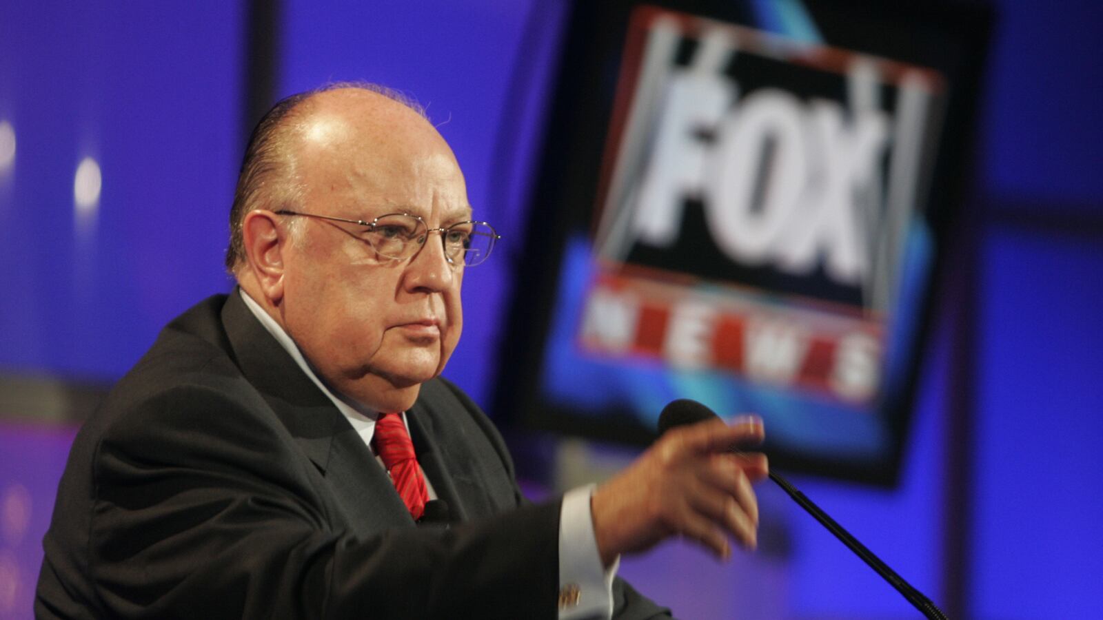 articles/2014/01/10/fox-s-war-against-ailes-biographer/140109-ailes-freedlander-tease_byfed0