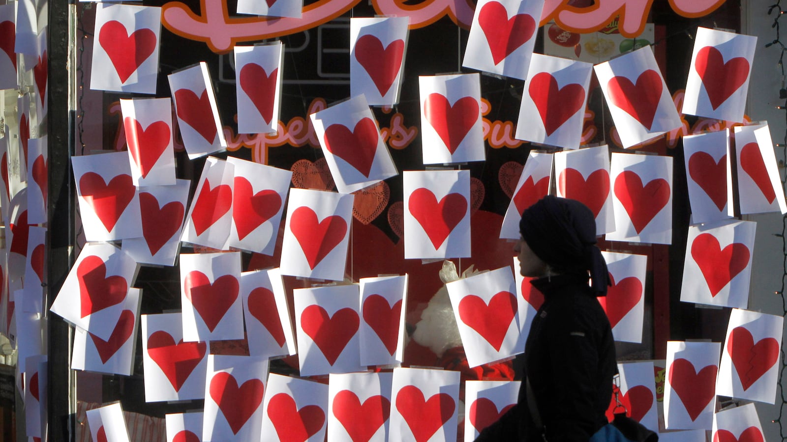 articles/2013/02/14/the-big-idea-barbara-fredrickson-on-love-2-0/130213-love-barbara-fredrickson-tease_pnfbdn