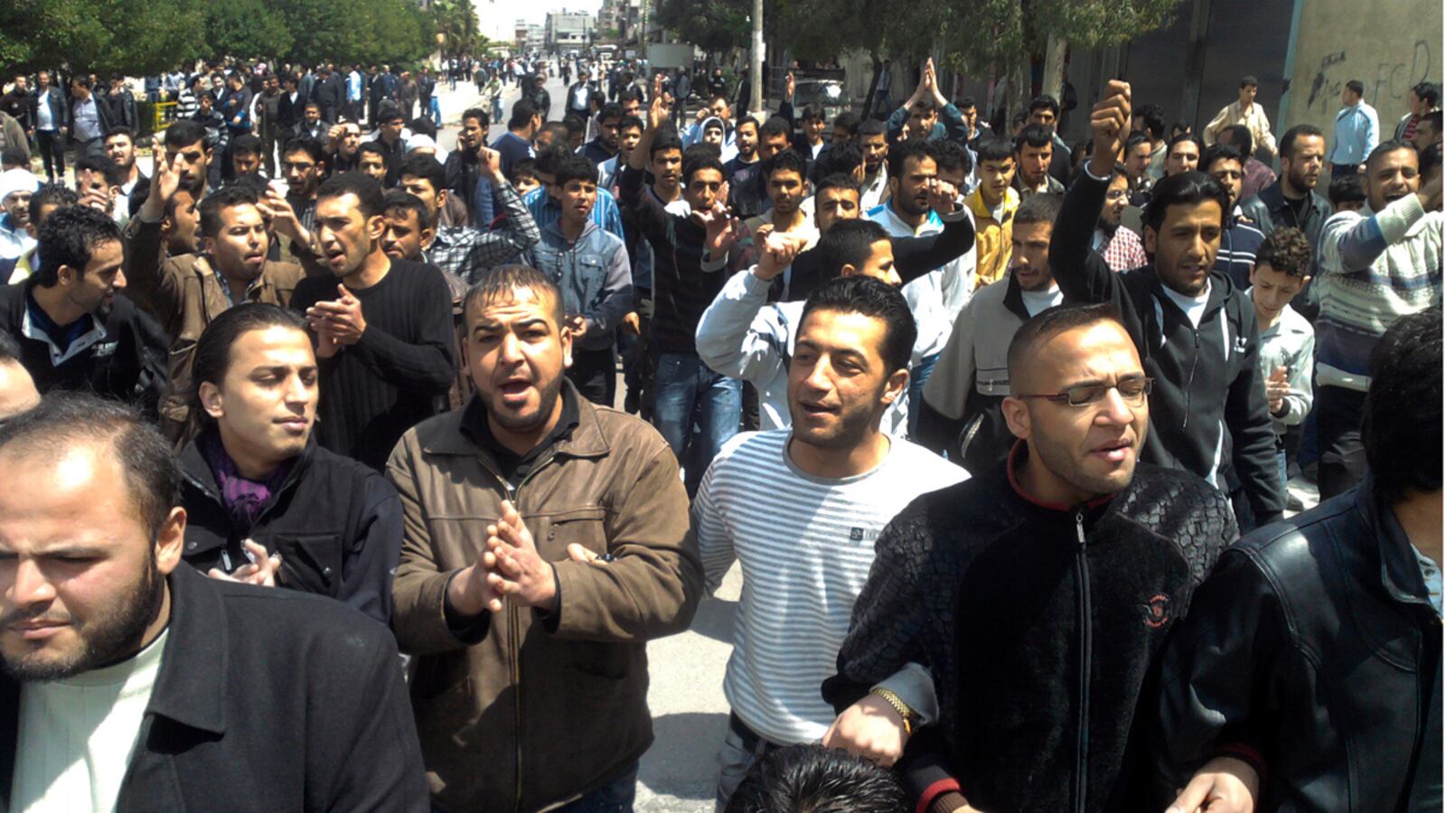 cheats/2011/07/19/death-squads-roam-syrian-city/protesters-syria-cheat_pztboc