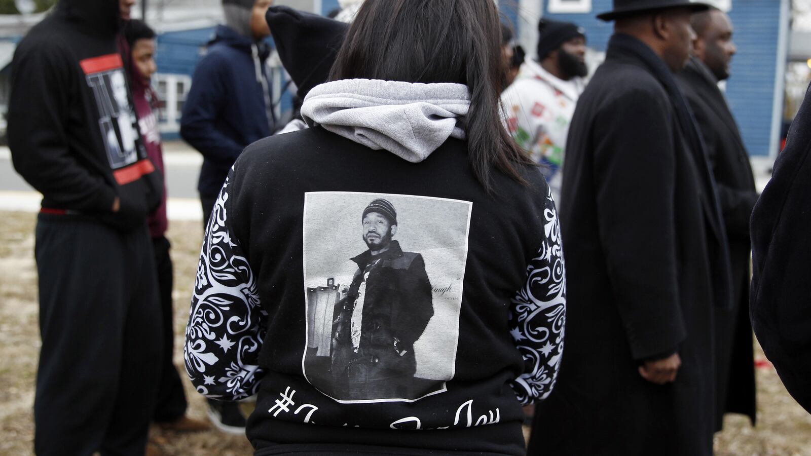 articles/2015/01/22/new-hands-up-shooting-is-anything-but-black-and-white/150121-siegel-nj-shooting-tease_qzlj3u