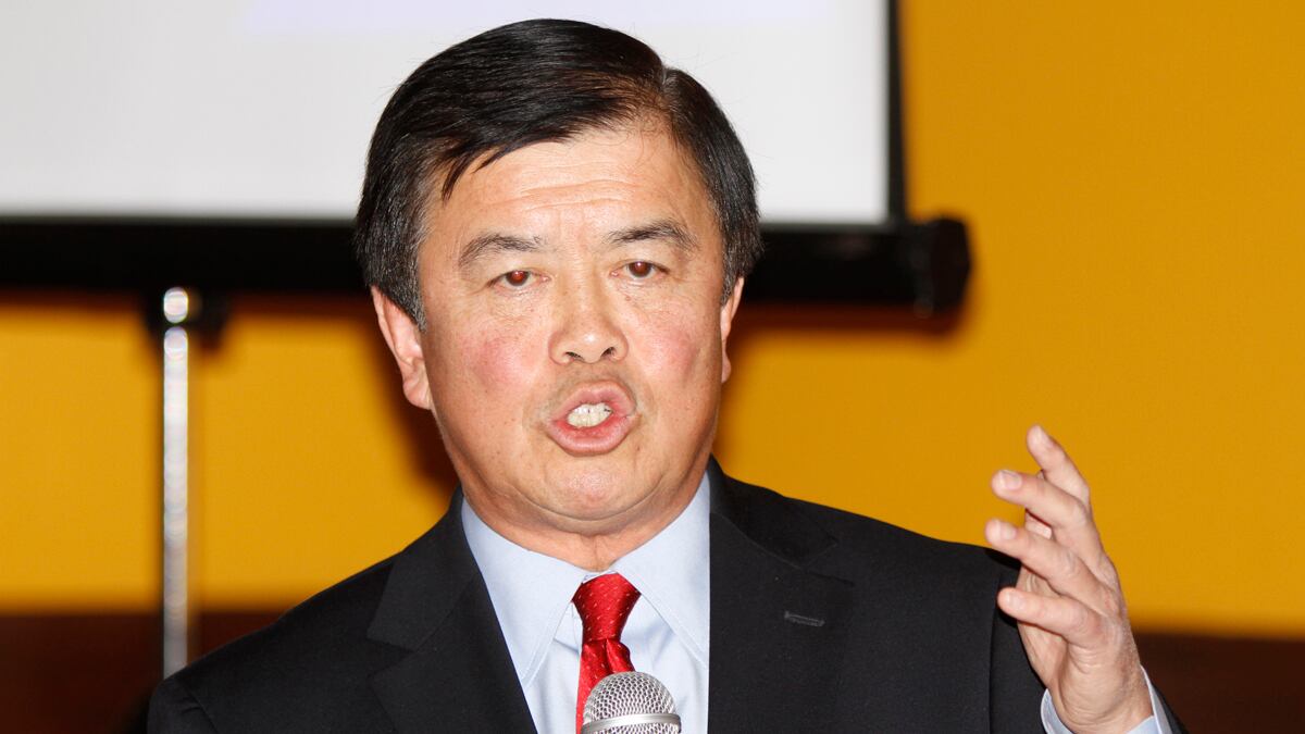 articles/2011/07/26/david-wu-sex-scandal-tiger-suit-congressman-urged-to-resign/david-wu-ross_gufvay