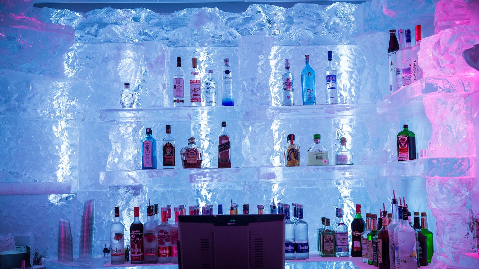 articles/2013/07/23/minus5-is-new-york-s-first-ice-bar/130723-ice-bar-meany-tease_qw2msl