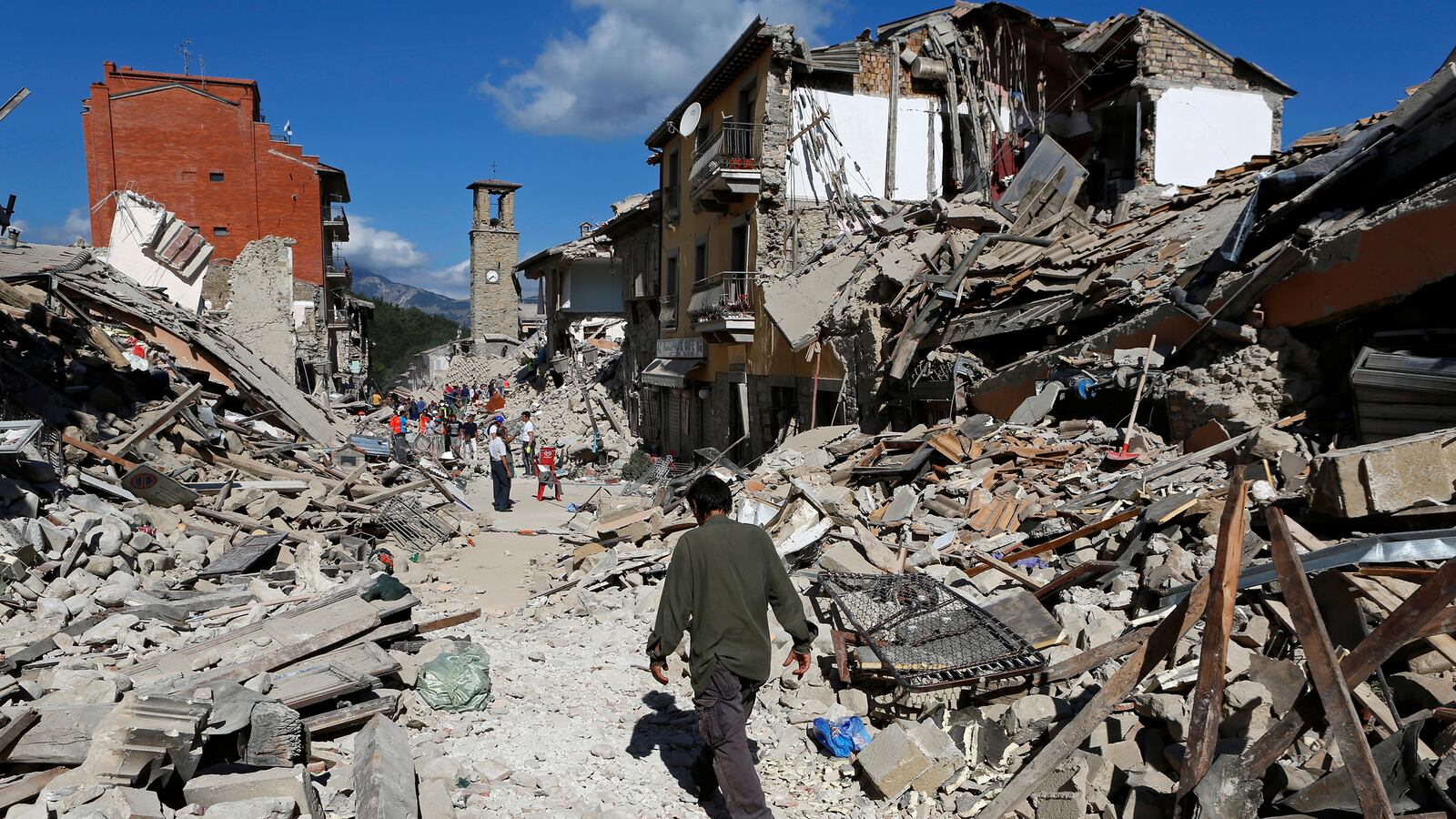 cheats/2016/08/23/6-2-magnitude-earthquake-strikes-central-italy/160824-italy-quake-cheat_oxzhub