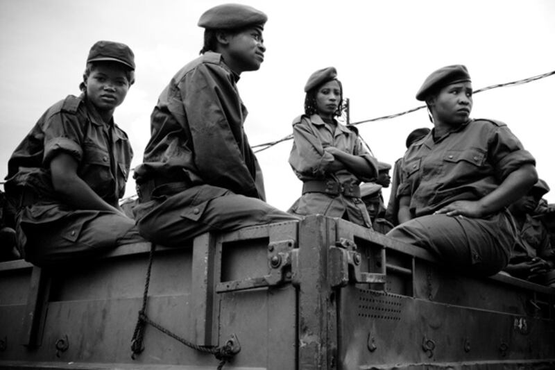 galleries/2009/10/07/in-the-congo-pregnant-and-displaced/elliot---3_gosunk