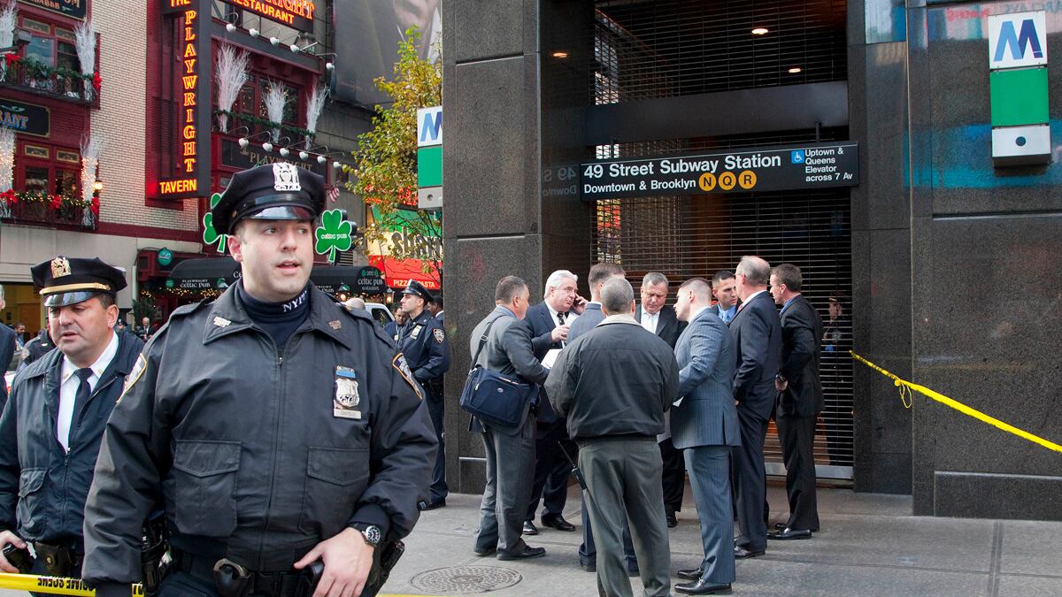 cheats/2012/12/05/subway-pusher-suspect-arrested/arrest-subway-push-suspect-cheat_yuaepl