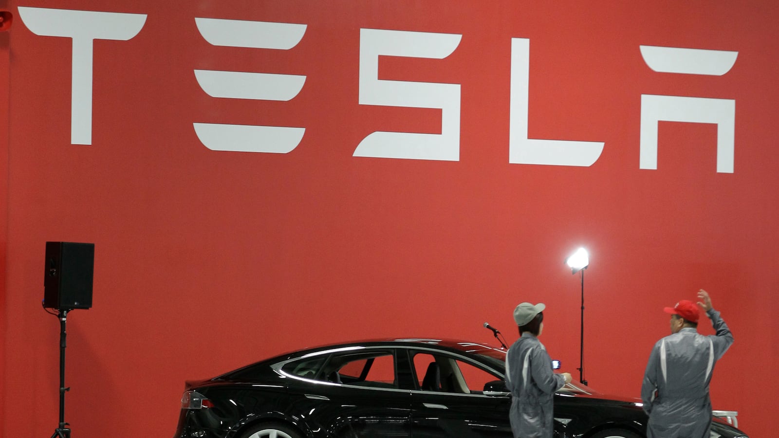 articles/2013/05/16/north-carolina-s-ridiculous-tesla-ban/130516-tesla-nc-ban-dzieza-tease_b4tlnq