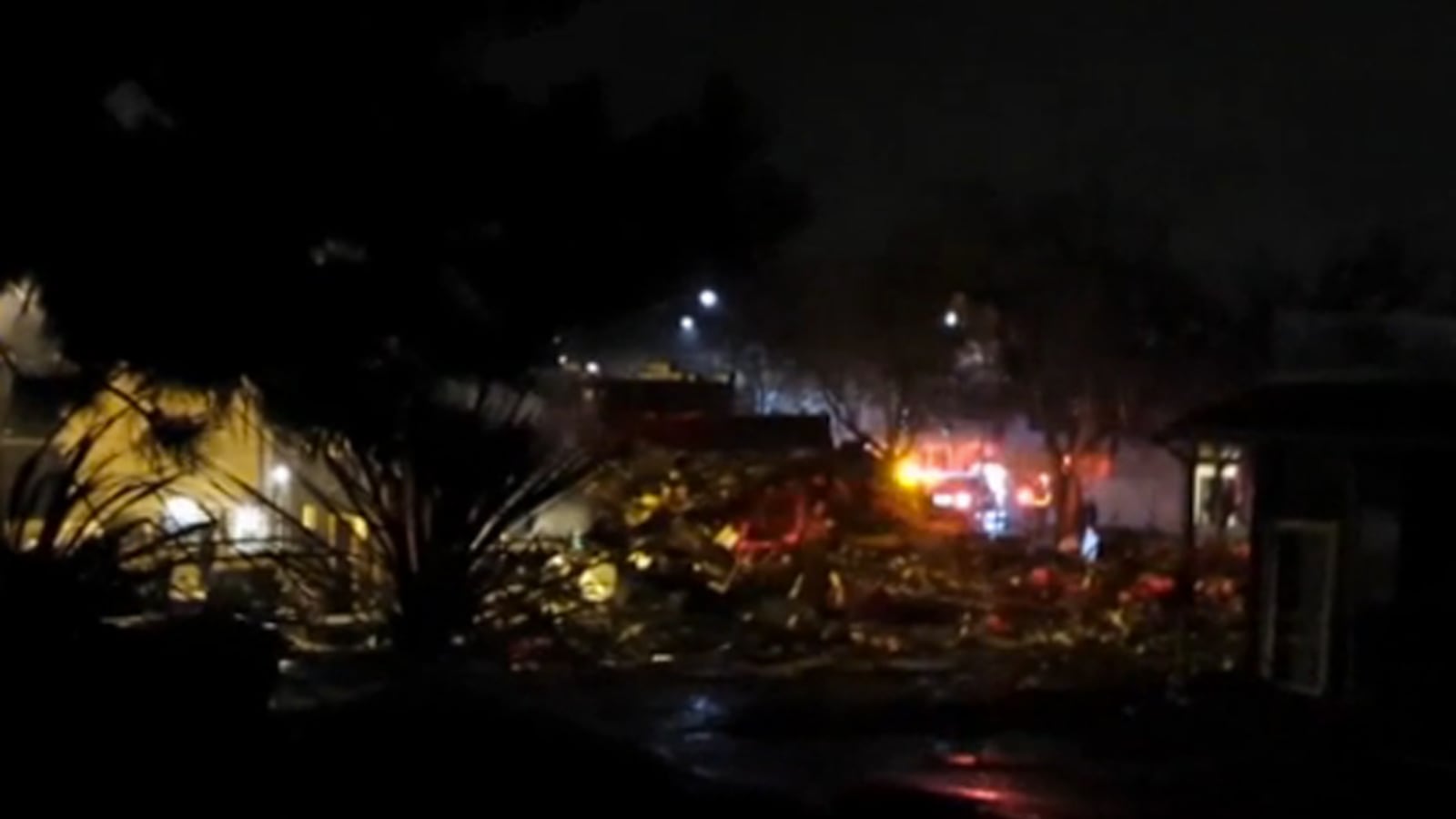 cheats/2016/03/09/9-firefighters-hurt-in-seattle-explosion/160309-seattle-explosion-cheat_lmuzol