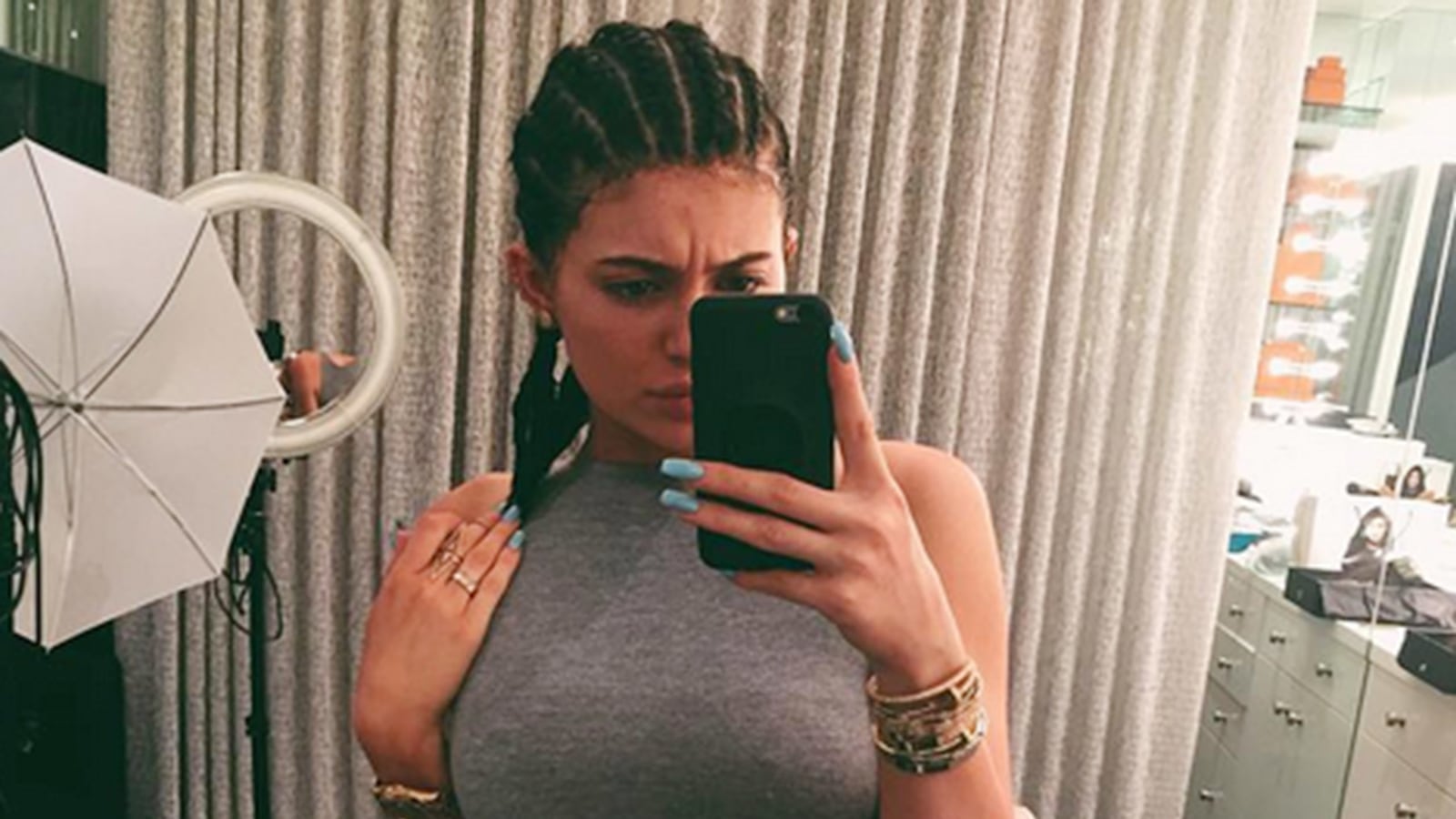 articles/2015/07/14/the-war-over-kylie-jenner-s-cornrows/150714-zimmerman-jenner-tease_xlptjb