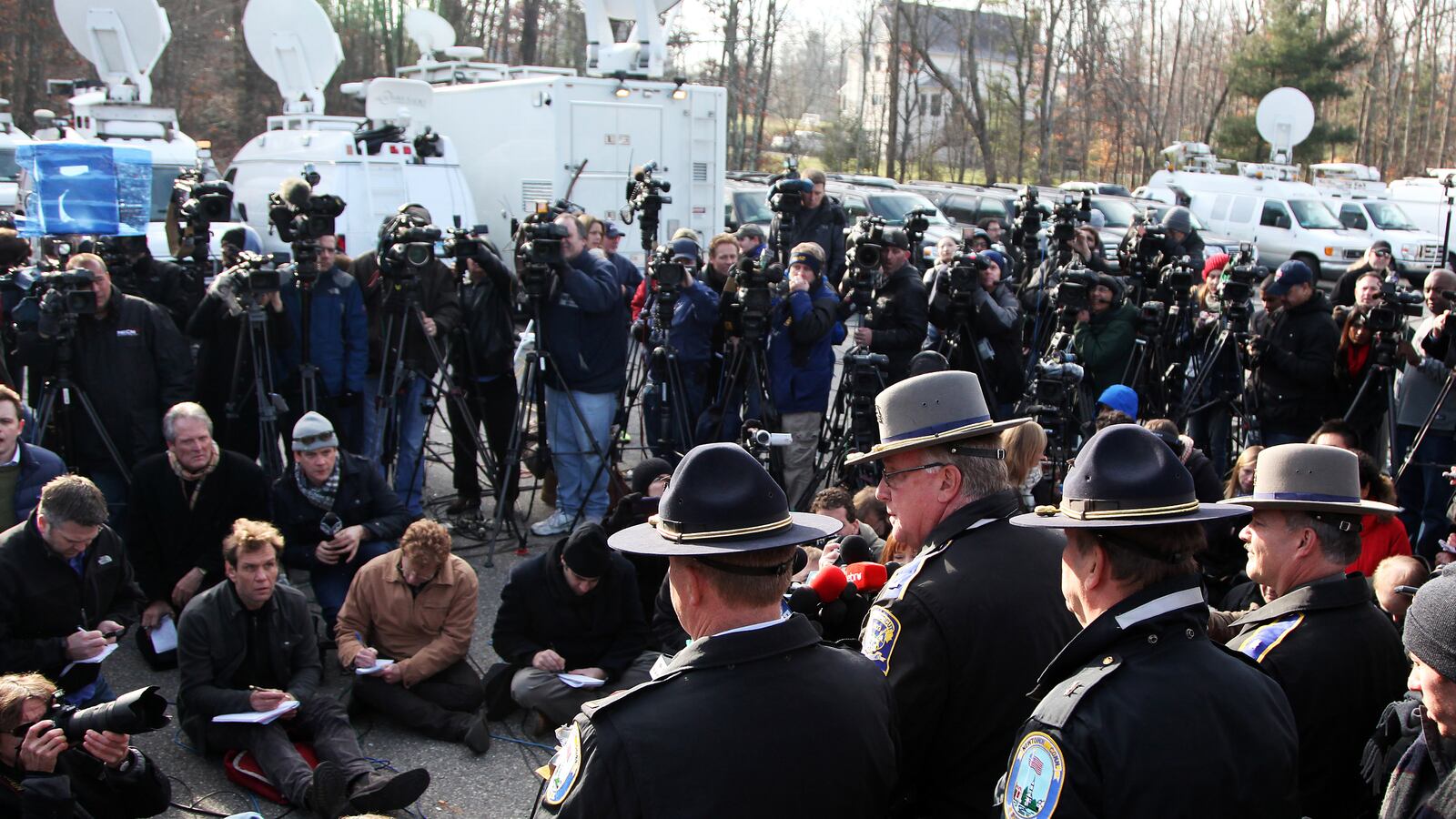 cheats/2012/12/16/officials-in-conn-hold-conference/kurtz-media-gun-control-tease_leuv62