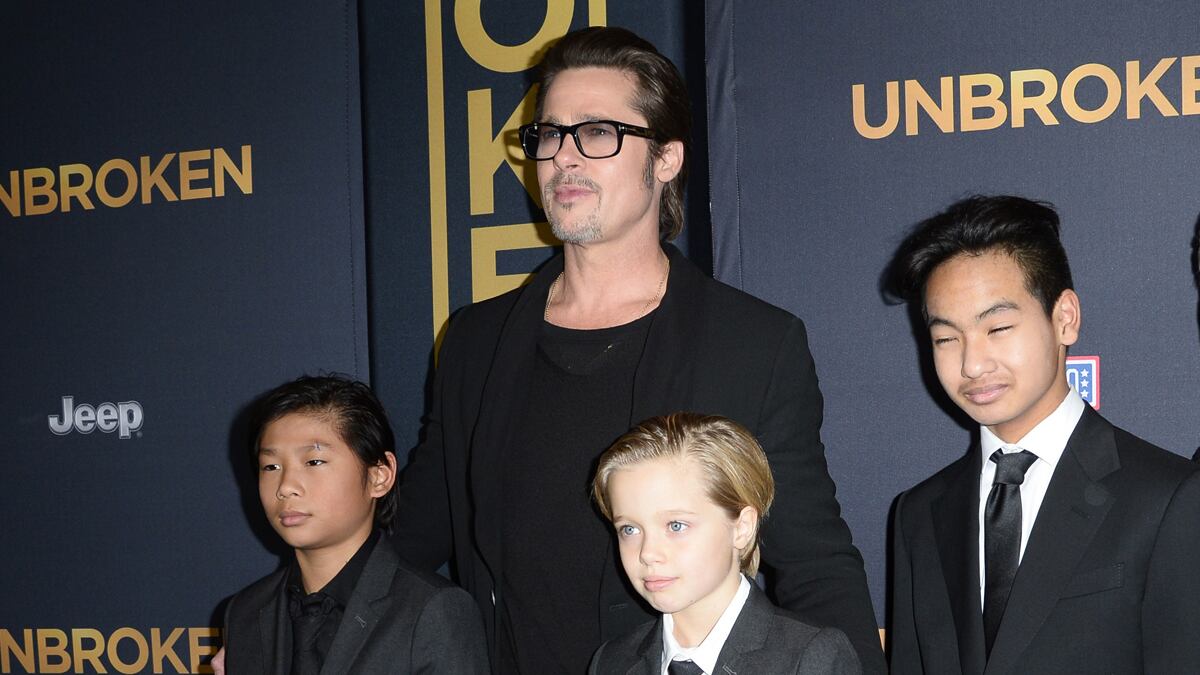 cheats/2016/11/22/fbi-no-charges-for-brad-pitt-in-dispute/161110-pitt-cleared-cheat_c2zgfs