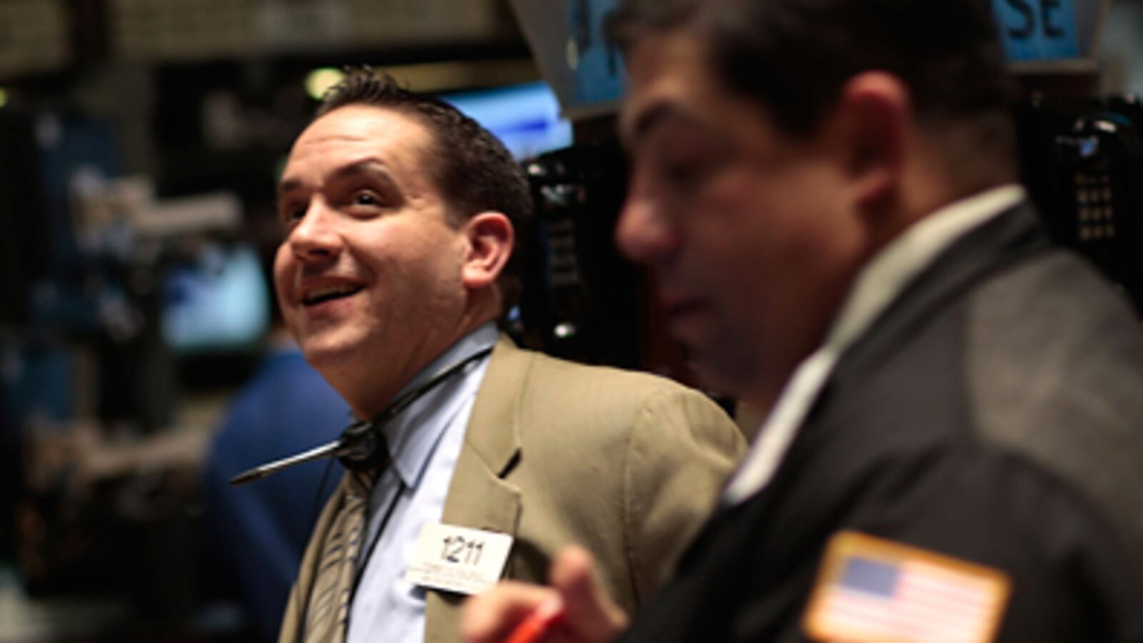 cheats/2009/03/11/dow-crosses-7000/wall-street-traders-1_i3vbtl
