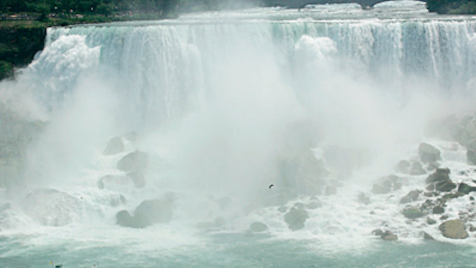 cheats/2009/03/12/man-survives-niagara-plunge/niagara_bi2zf0
