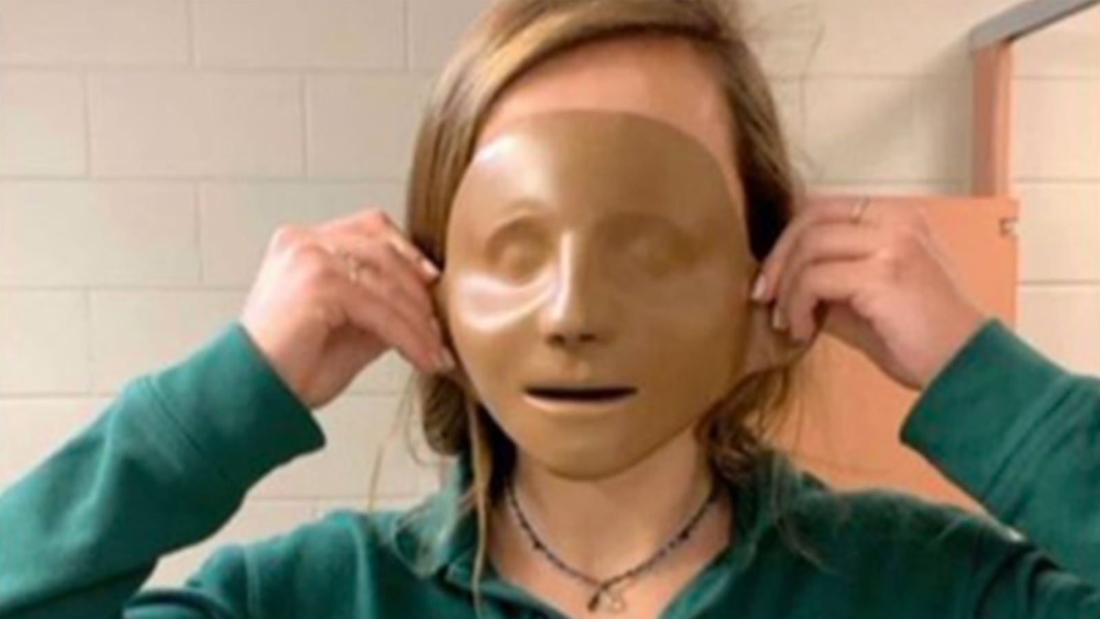 200114-racist-catholic-student-tease_h80alg