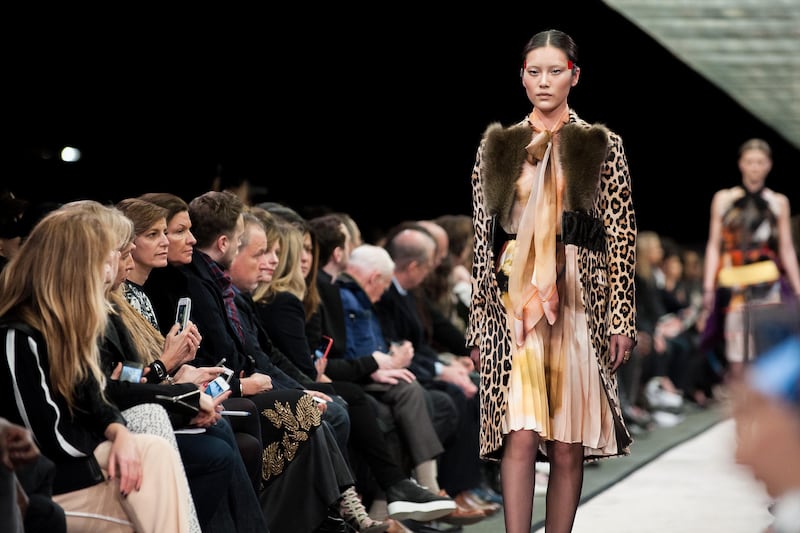 galleries/2014/02/26/best-of-paris-fashion-week-fall-winter-2014-photos/20140303-paris-fashion-week-5_tncqlb