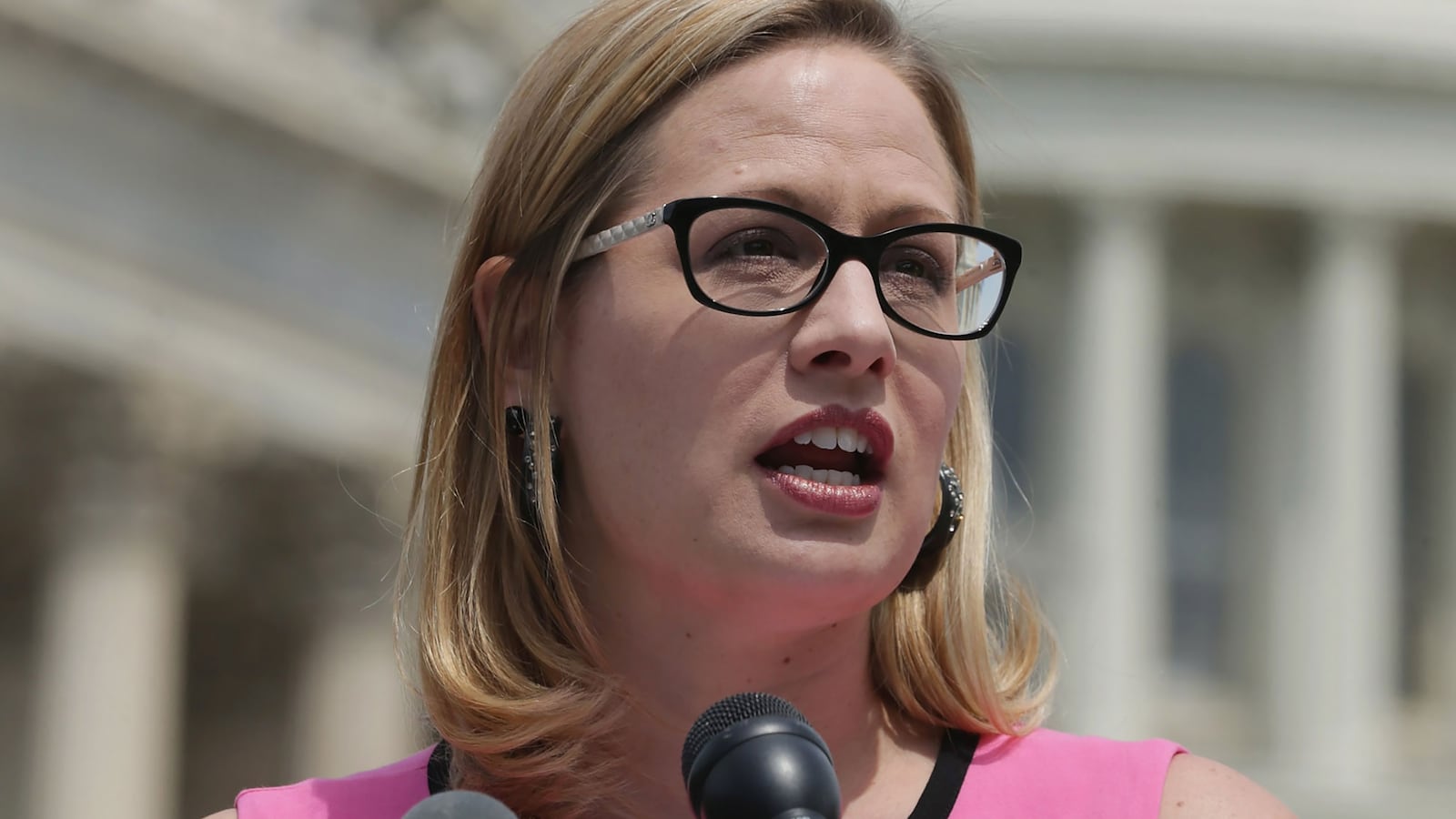 170928-cheat-krysten-sinema-hero_rrbiwp