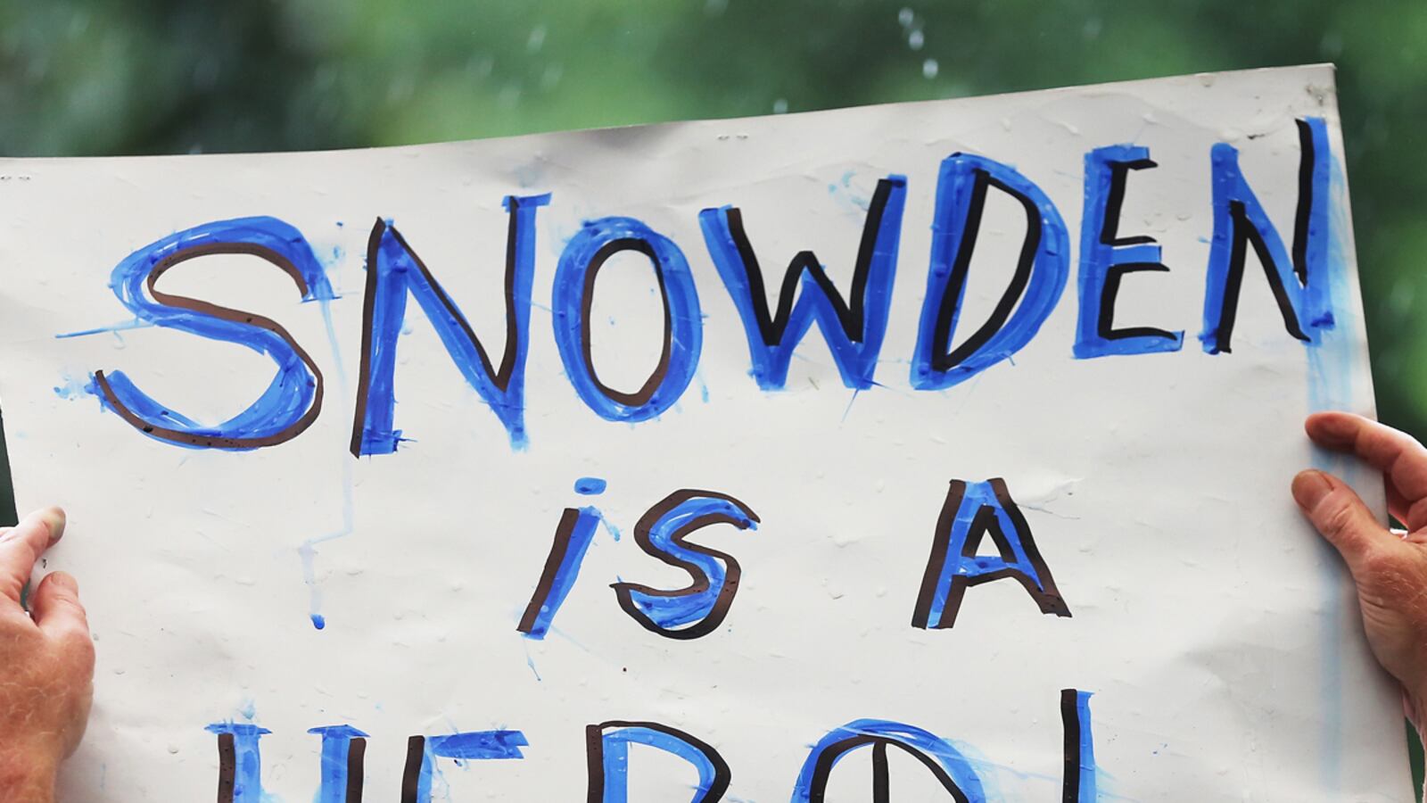 articles/2013/06/10/nsa-leaker-edward-snowden-is-a-hero-according-to-daily-beast-readers/130610-reader-poll-nsa-tease_iwz6j6