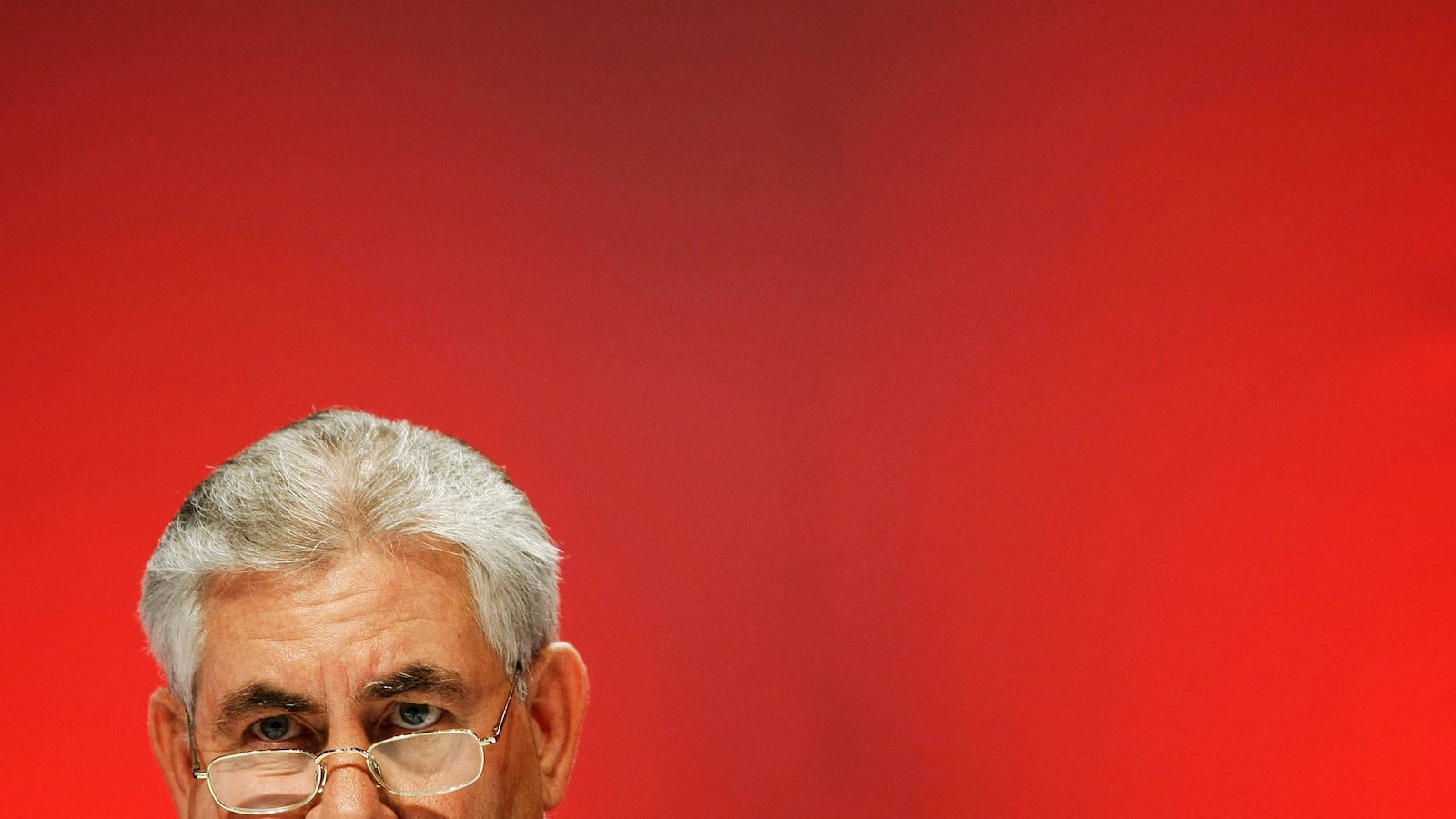 articles/2016/12/13/russia-mess-shouldn-t-stop-trump-from-shaking-up-shaky-american-foreign-policies/161212-Karabelle-rex-tillerson-tease2_j1telk