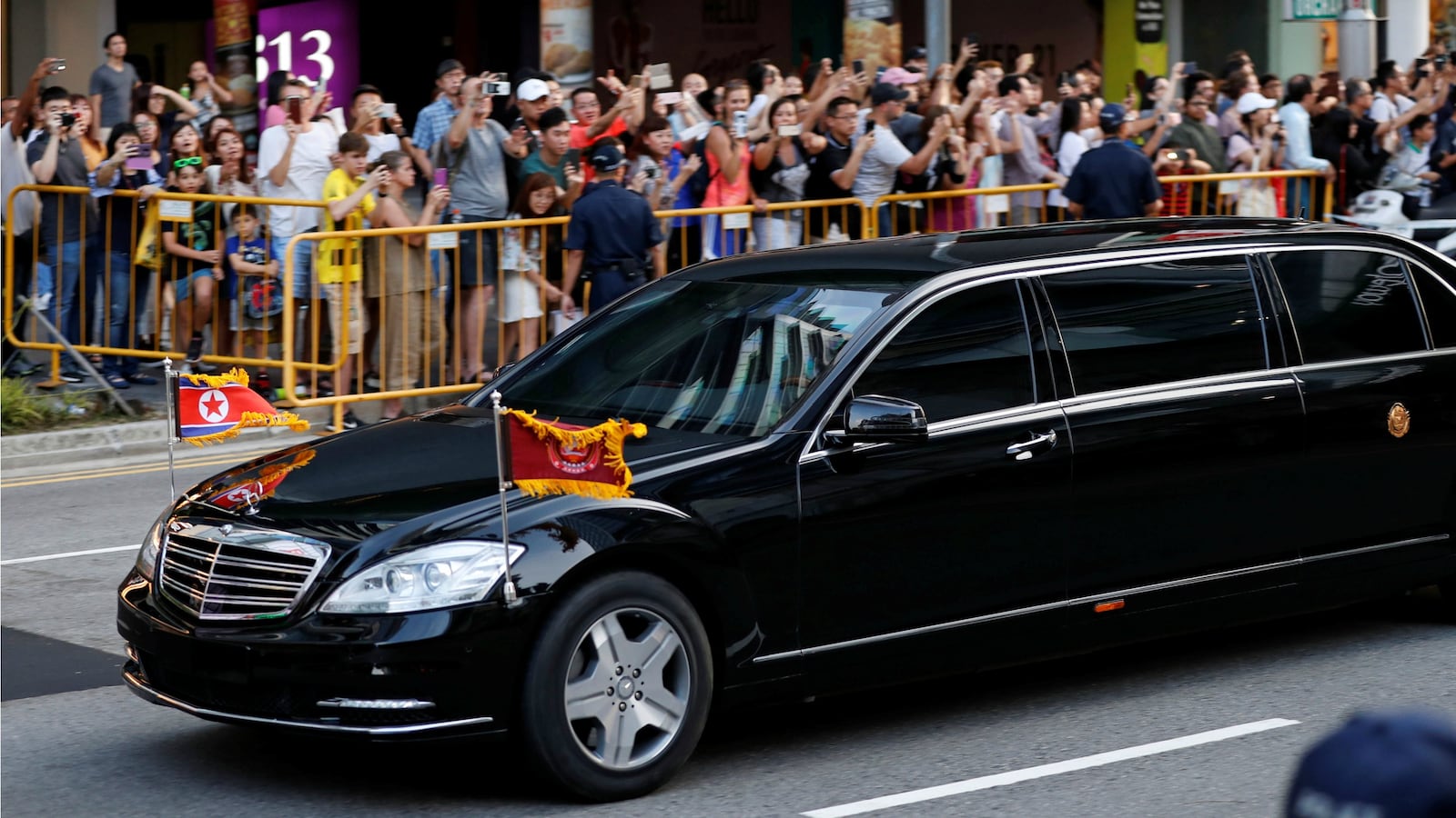 180619-kim-jong-un-singapore-cheat_cpttgv