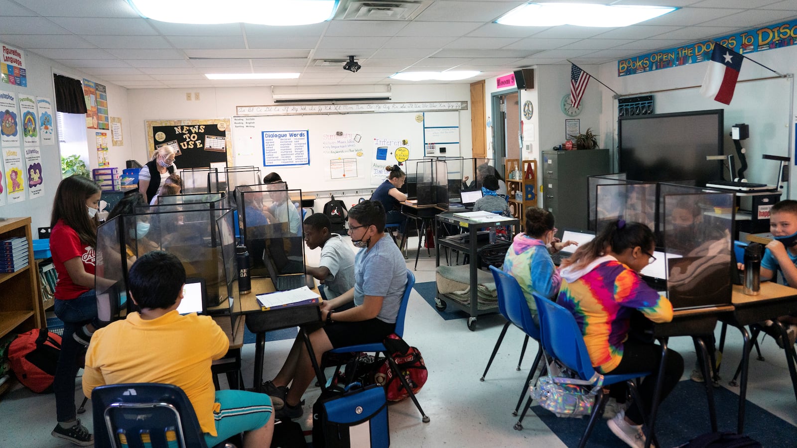 2020-11-25T123027Z_439758340_RC2CAK95UOSZ_RTRMADP_3_HEALTH-CORONAVIRUS-SCHOOLS-REOPENING_qvppn9