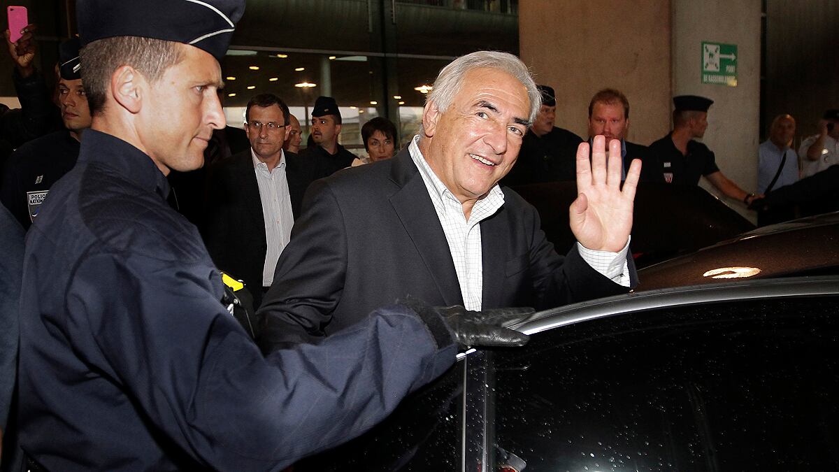 cheats/2011/09/26/dsk-seeks-civil-suit-dismissal/strauss-kahn-homecoming-cheat_kdmkkx