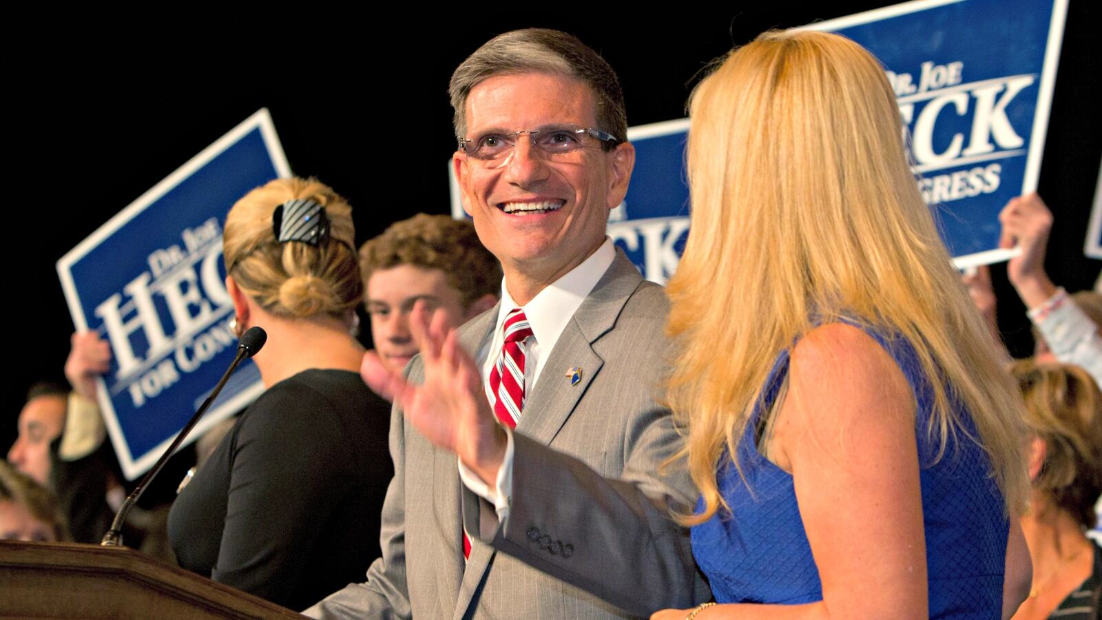 cheats/2016/11/02/gop-senate-candidate-joe-heck-walks-back-trump-un-endorsement/161101-joe-heck-cheat_vbrvfv