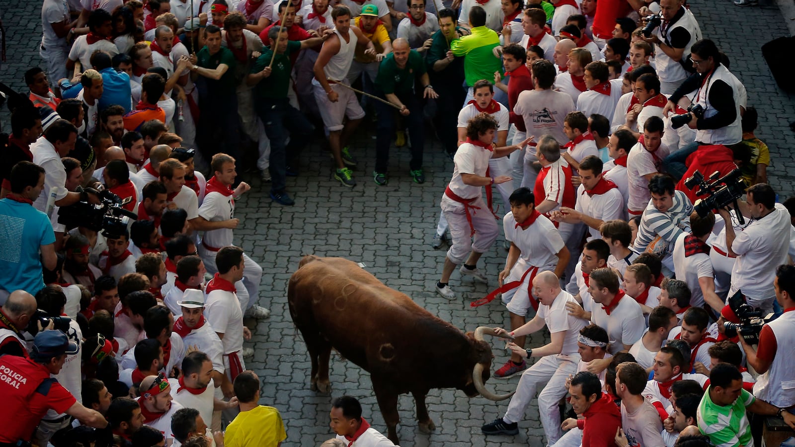 cheats/2013/07/07/running-of-the-bulls-injures-four/130707-da-bulls-cheat_pwilyp