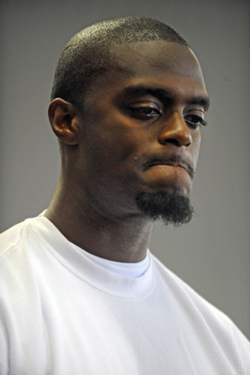 galleries/2012/05/02/athletes-most-embarrassing-self-inflicted-injuries-amar-e-stoudemire-plaxico-burress-sammy-sosa-more/plaxico-burress-athlete-self-injuries_nxwnjm