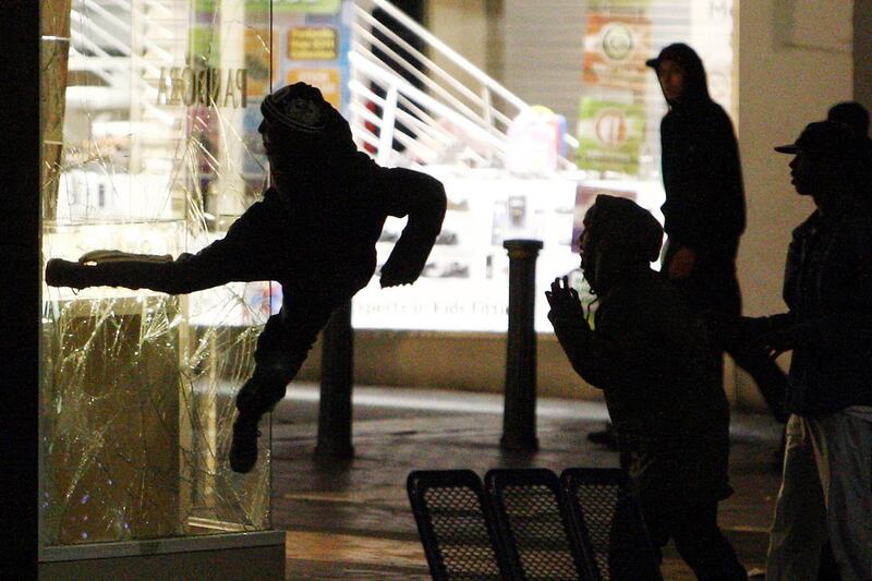 galleries/2011/08/09/photo-of-riots-across-london-and-united-kingdom/london-riots-vandals_hnbl8g