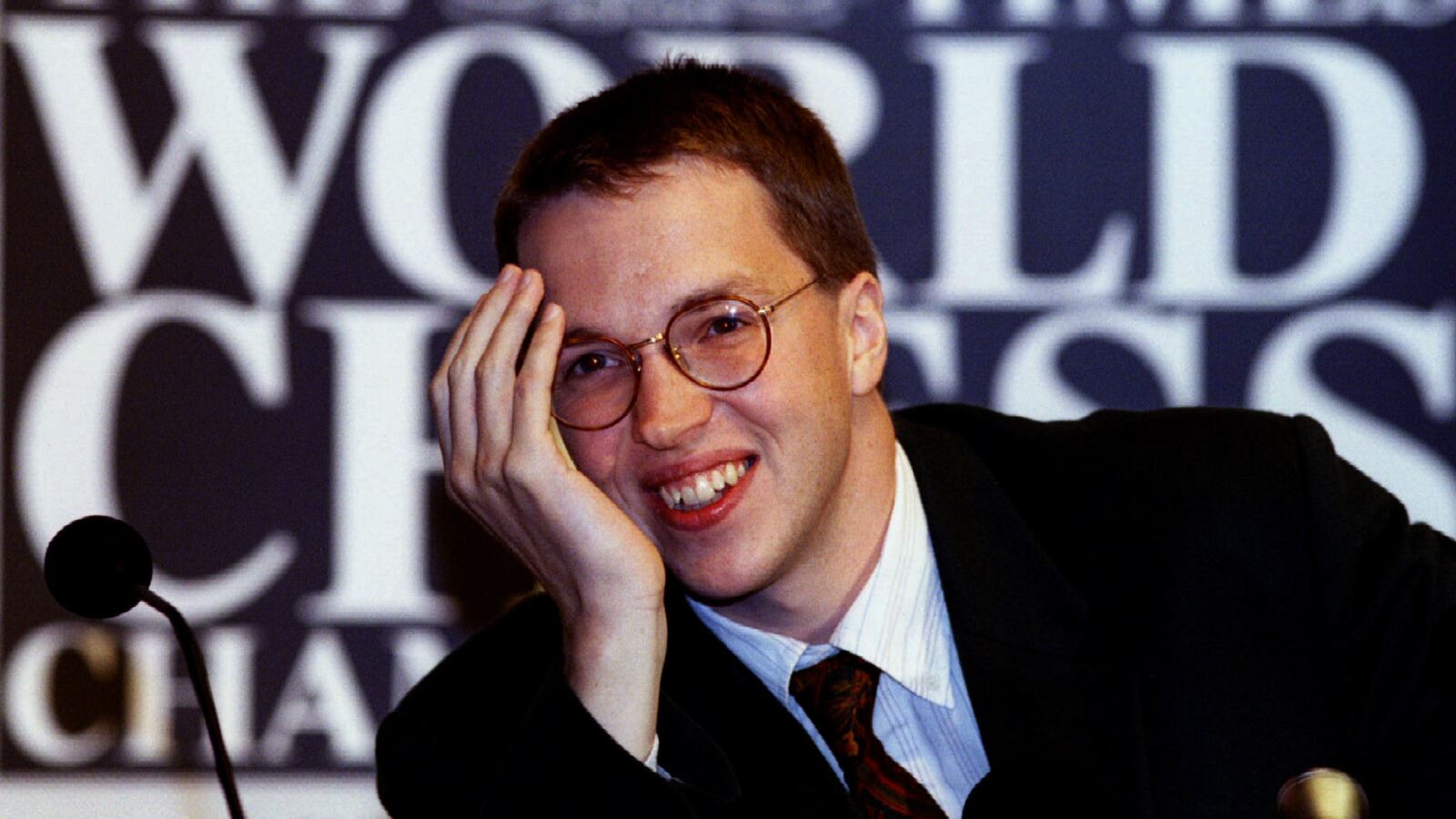 cheats/2015/04/20/chess-champ-thinks-women-can-t-play/150420-nigel-short-chess-cheat_e3qfeo