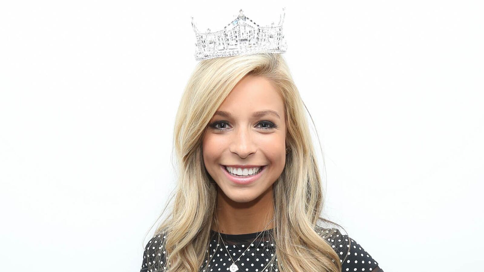 articles/2014/10/06/there-she-is-deport-the-miss-america-pageant/141004-zimmerman-miss-america-tease_uwo3ew
