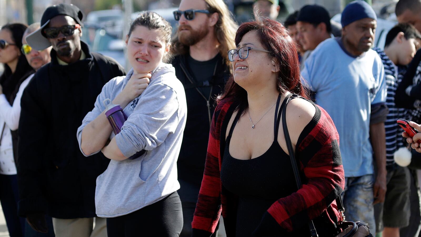 articles/2016/12/05/oakland-holds-its-breath-as-bodies-are-pulled-from-warehouse-after-inferno/161204-rosen-fire-folo-tease_pjpe96