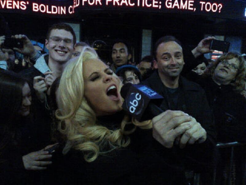 galleries/2012/01/01/best-celebrity-twitter-pictures/twitpics-jenny-mccarthy_tzlamd