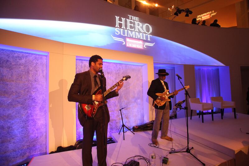 galleries/2012/11/15/william-mcraven-bono-more-from-the-hero-summit-photos/hero-summit-dinner-18_n4grv9