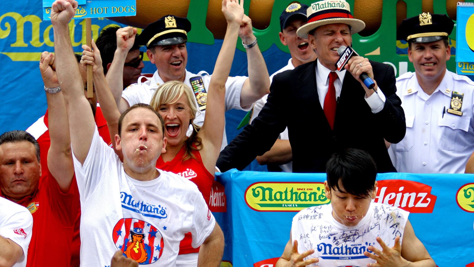 cheats/2011/07/04/joey-chestnut-wins-hot-dog-eating-contest/joey-chestnut-schneiderman_o3ccdu