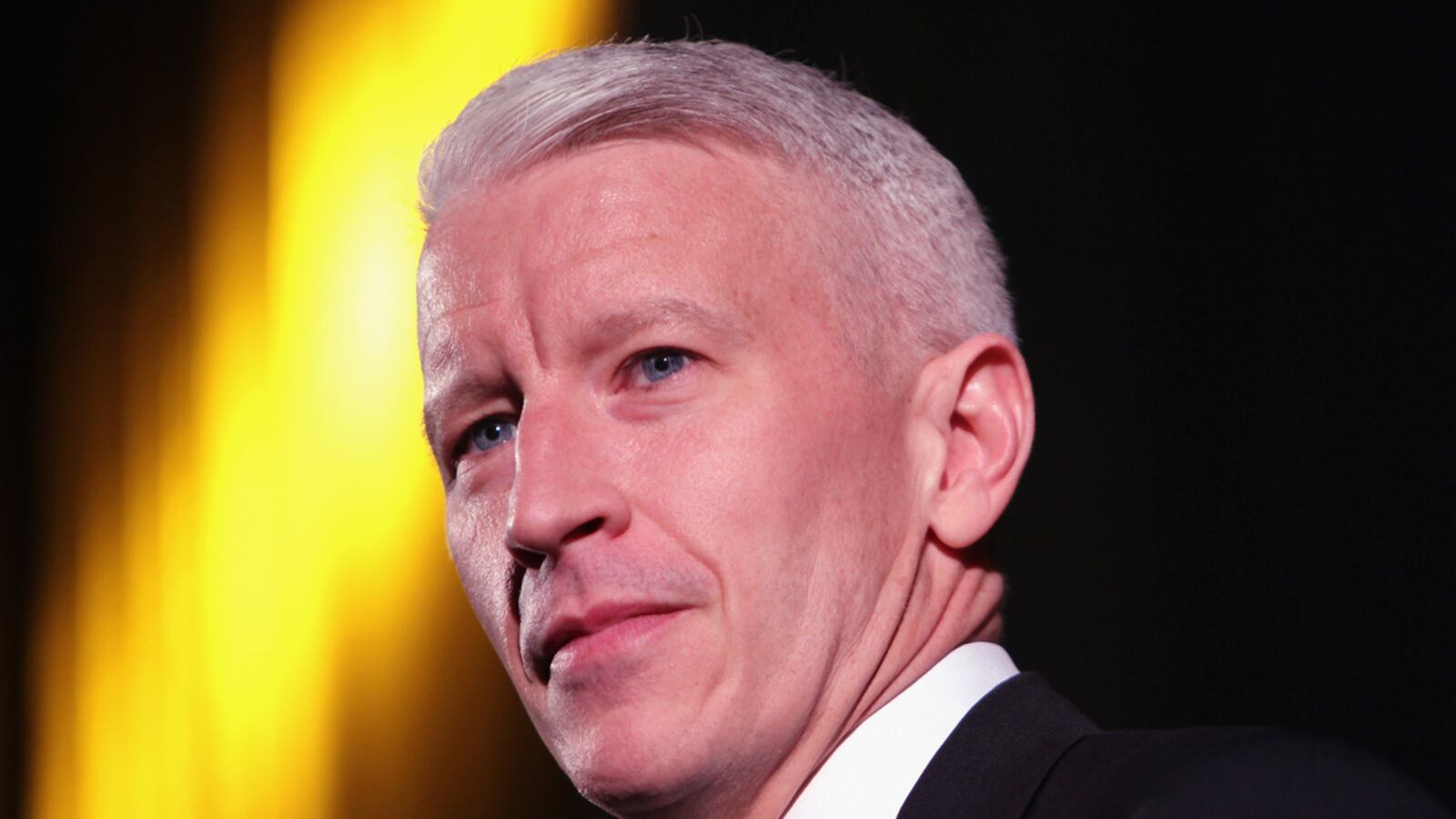 articles/2016/01/26/anderson-cooper-on-his-fabulous-mother-and-why-he-came-out-to-the-daily-beast/anderson-cooper-gay-show-cheat_epdp3h