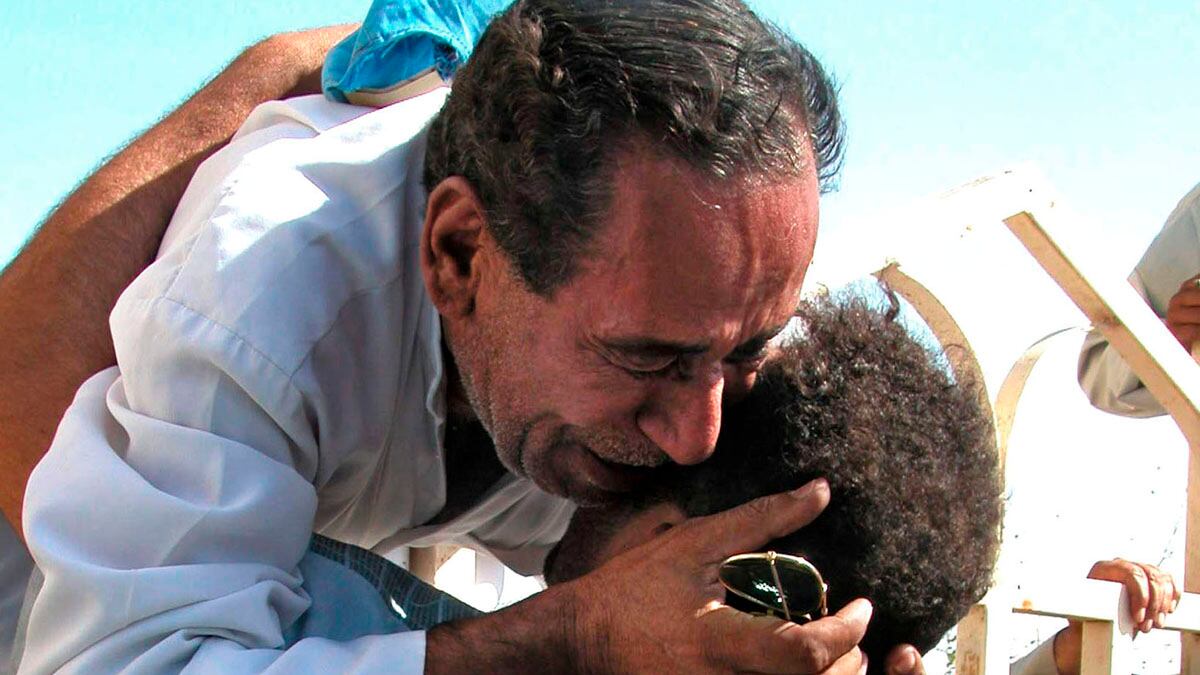 cheats/2011/07/05/refugee-boat-sinks-off-sudan/refugee-boat-sinking-sudan-cheat_poppfn