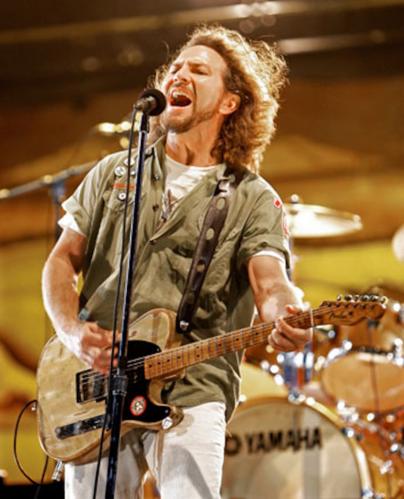 galleries/2010/03/09/i-m-outta-here/moving-threats---eddie-vedder_mf4ala