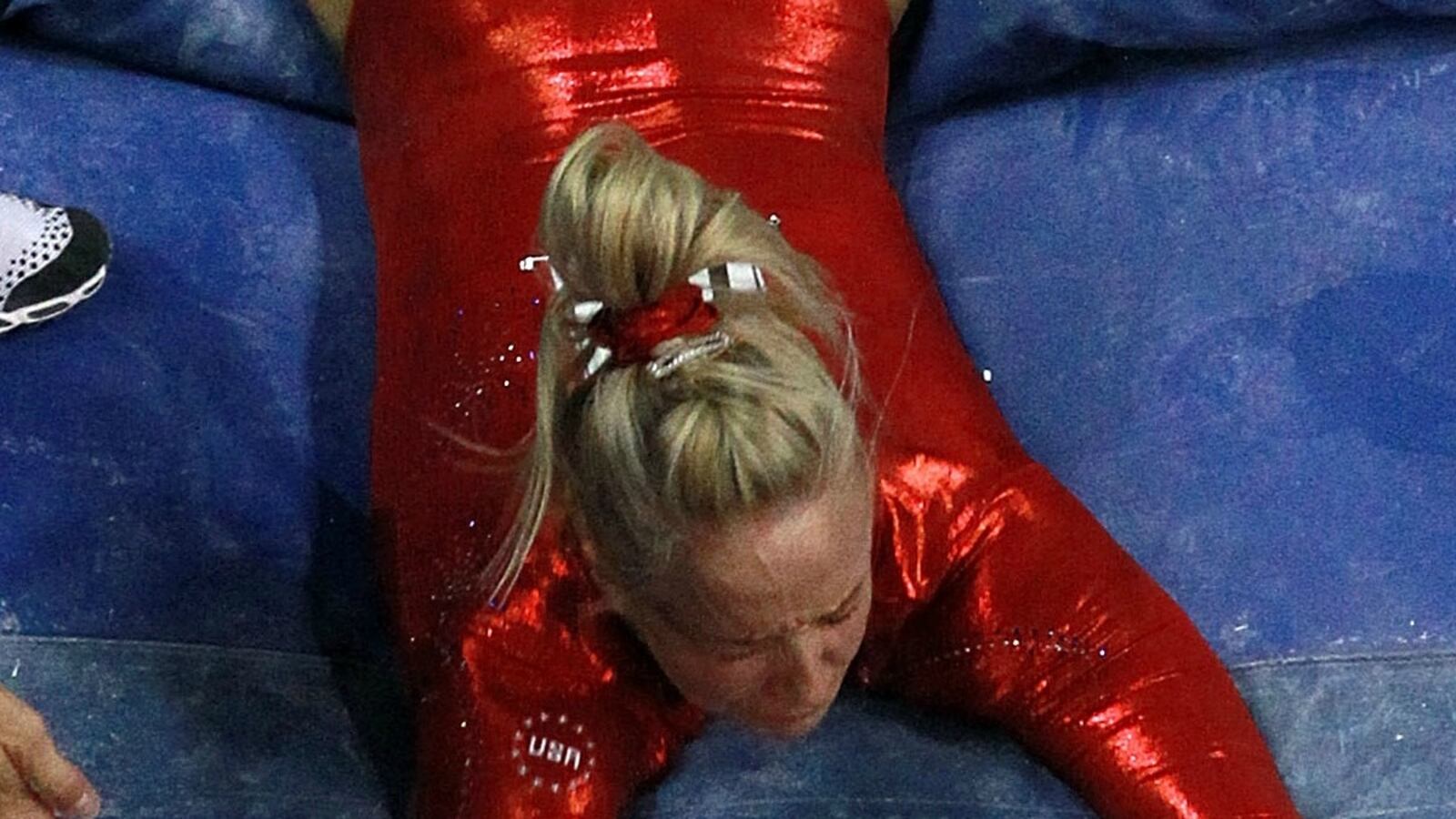 cheats/2012/07/02/liukin-s-career-ends-with-face-plant/nastia-liukin-faceplant_mdjmdb