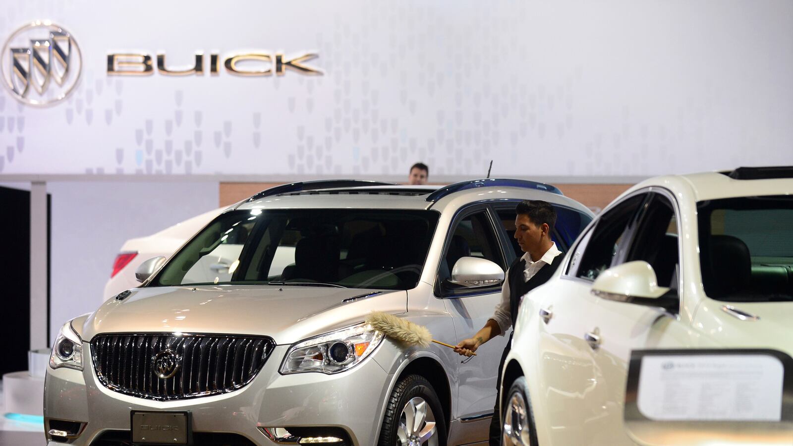 cheats/2014/05/20/gm-recalls-2-4-million-more-cars/140520-gm-recall-cheat_pr1pia