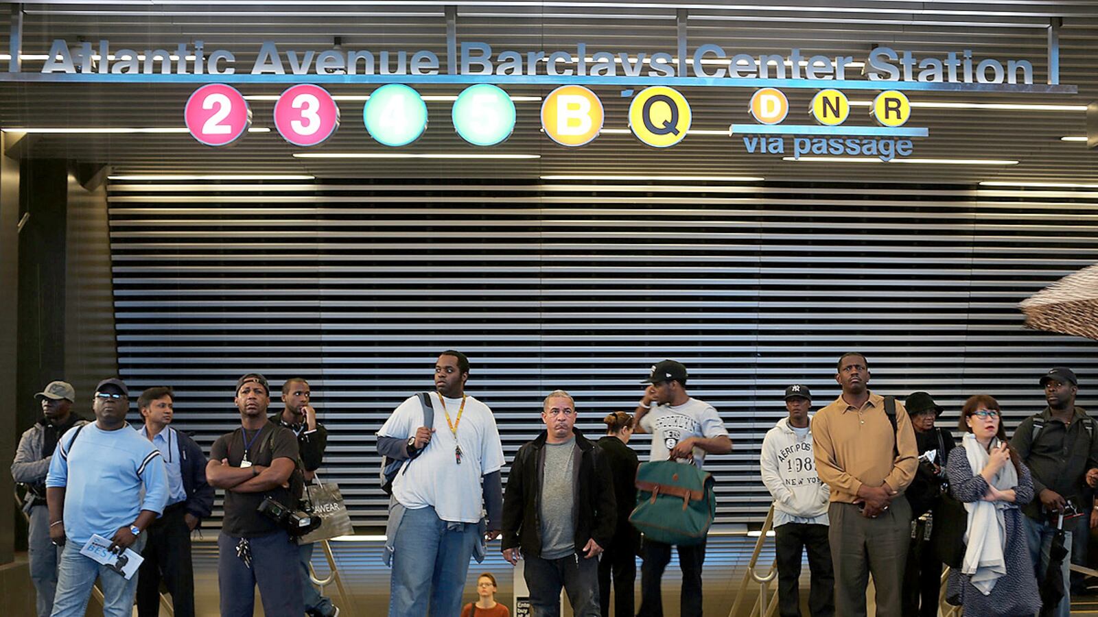 cheats/2012/10/08/jay-z-rides-subway-to-barclays/barclay-subway-cheat_fepcva
