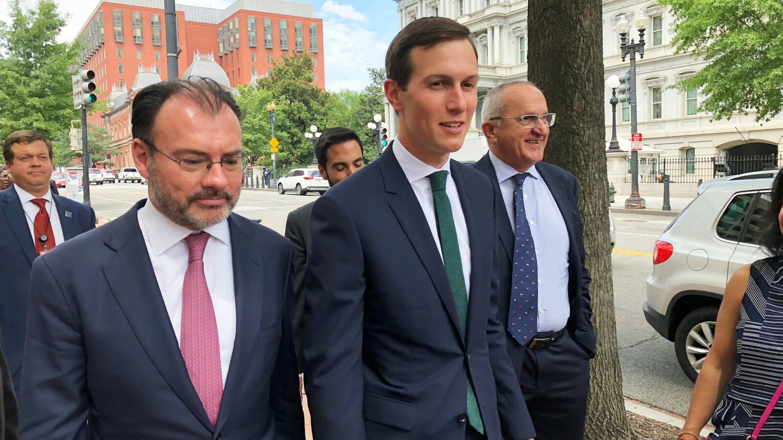 180826-kushner-mexico-trade-deal-cheat_b7k7nl