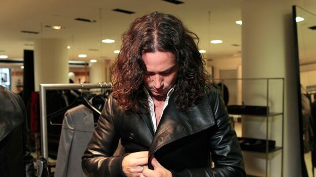 galleries/2009/07/29/shopping-with-constantine-maroulis/shopping-with-constantine-maroulis-1_l5bo8k
