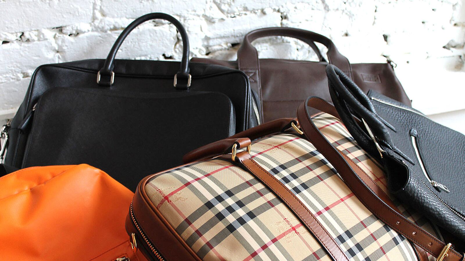 galleries/2014/02/04/tom-lorenzo-s-12-fashion-week-essentials/140203-nyfw-essentials-bag_vgvjdf