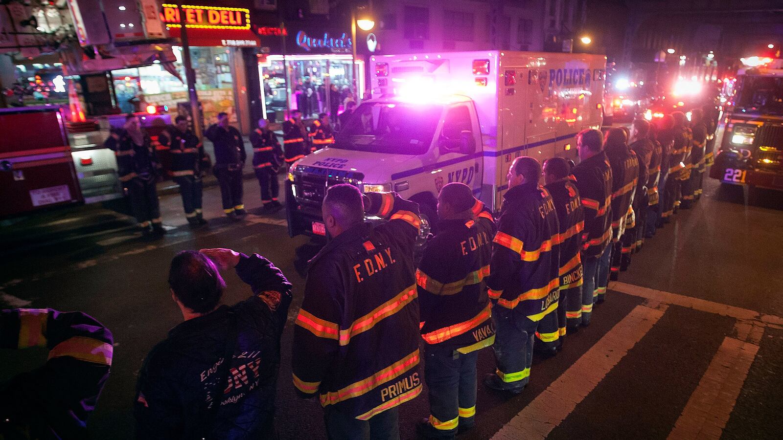 galleries/2014/12/20/the-execution-of-two-police-in-brooklyn-photos/141220-brooklyn-shooting7a_rwzxxc