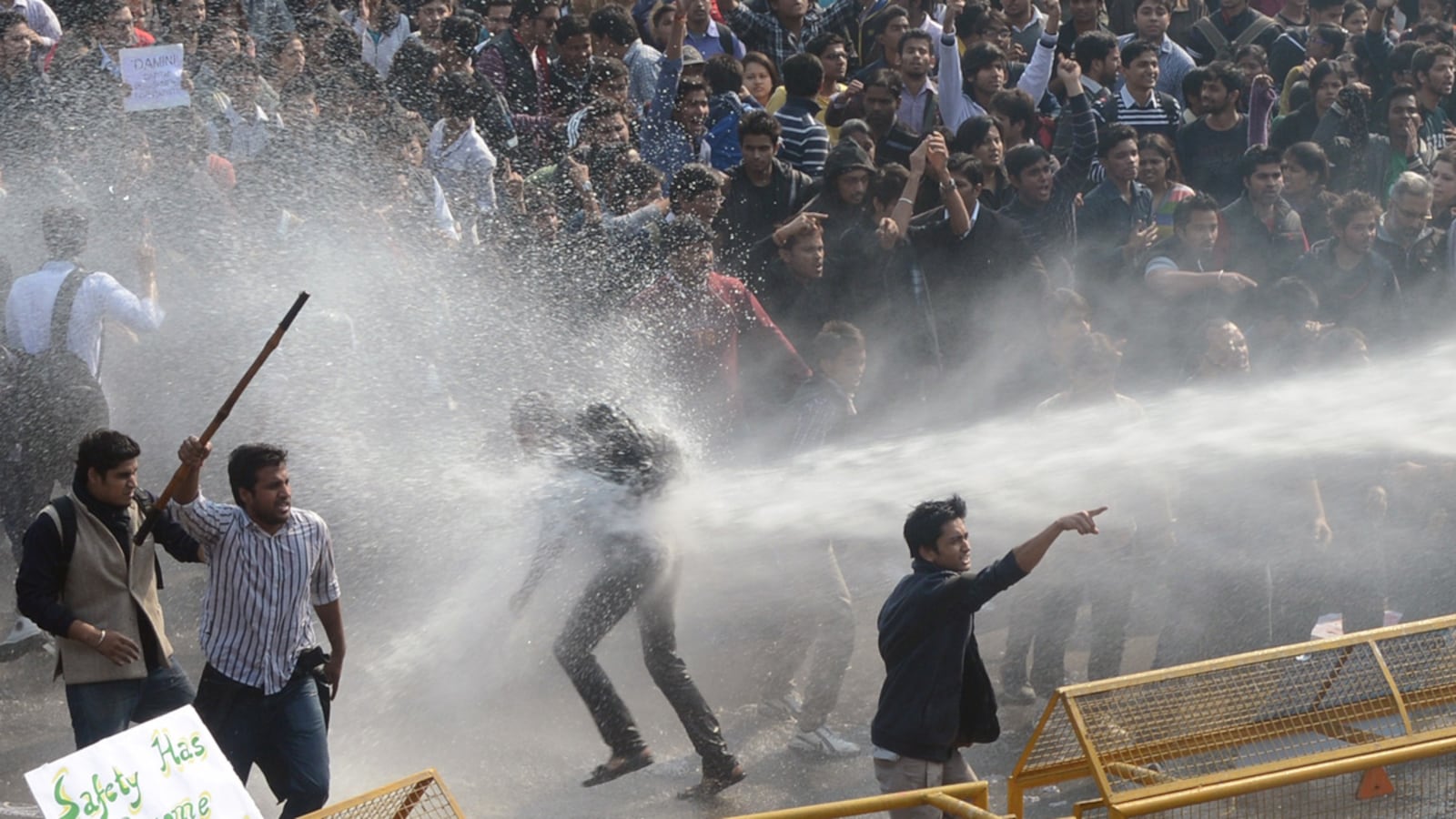 cheats/2012/12/22/riots-flare-after-delhi-gang-rape/delhi-rape-protests-cheat_iypucd