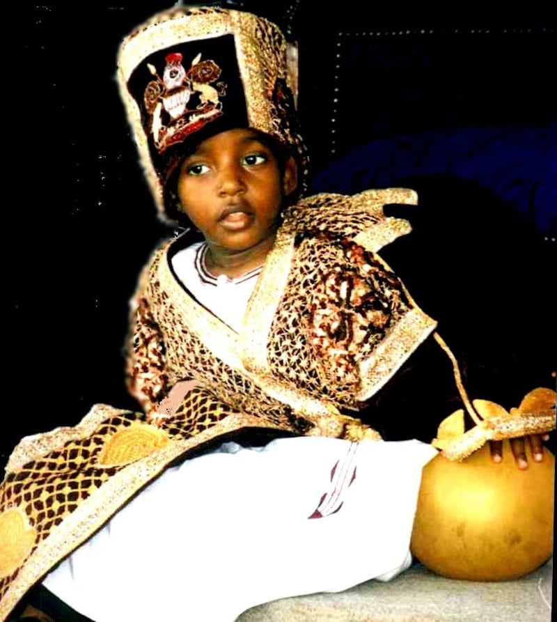 His Majesty, Oyoo Nyimba Kabamba Iguru Rukidi IV, young with his crown upon his head.