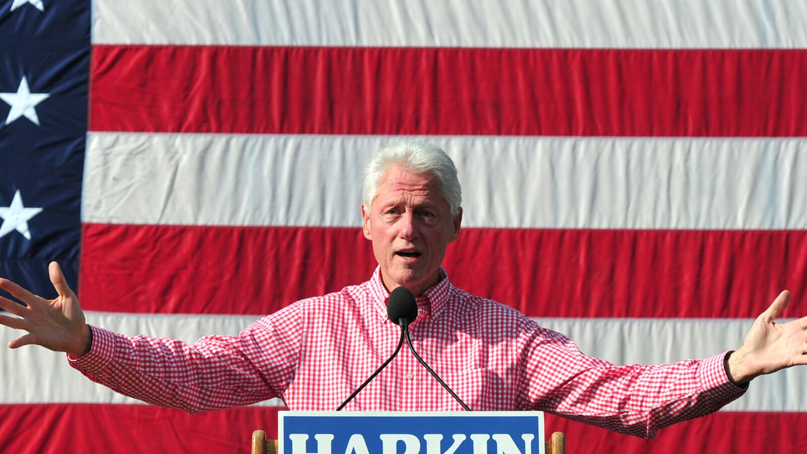 articles/2014/09/15/bill-clinton-s-mcconnell-attack-may-be-what-we-ll-remember-from-the-steak-fry/140915-jacobs-clinton-tease_hxqbyr