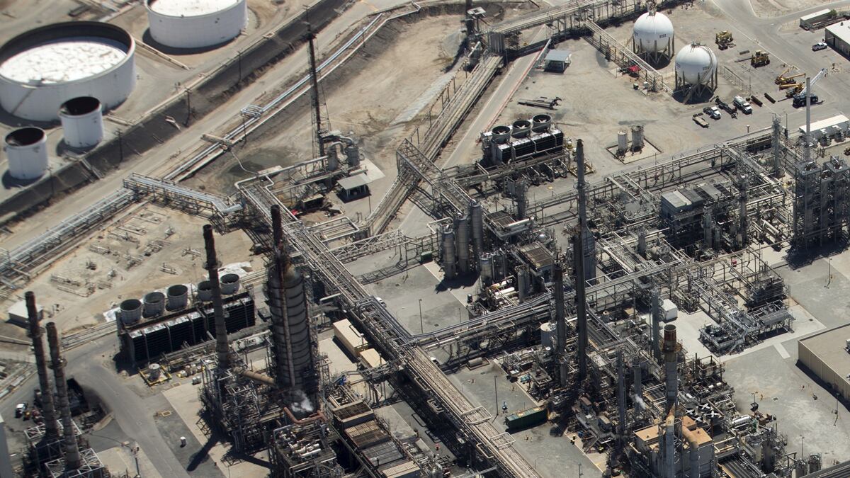 cheats/2015/08/14/oil-prices-hit-6-5-year-low/150814-oil-refinery-cheat_g8g3h3